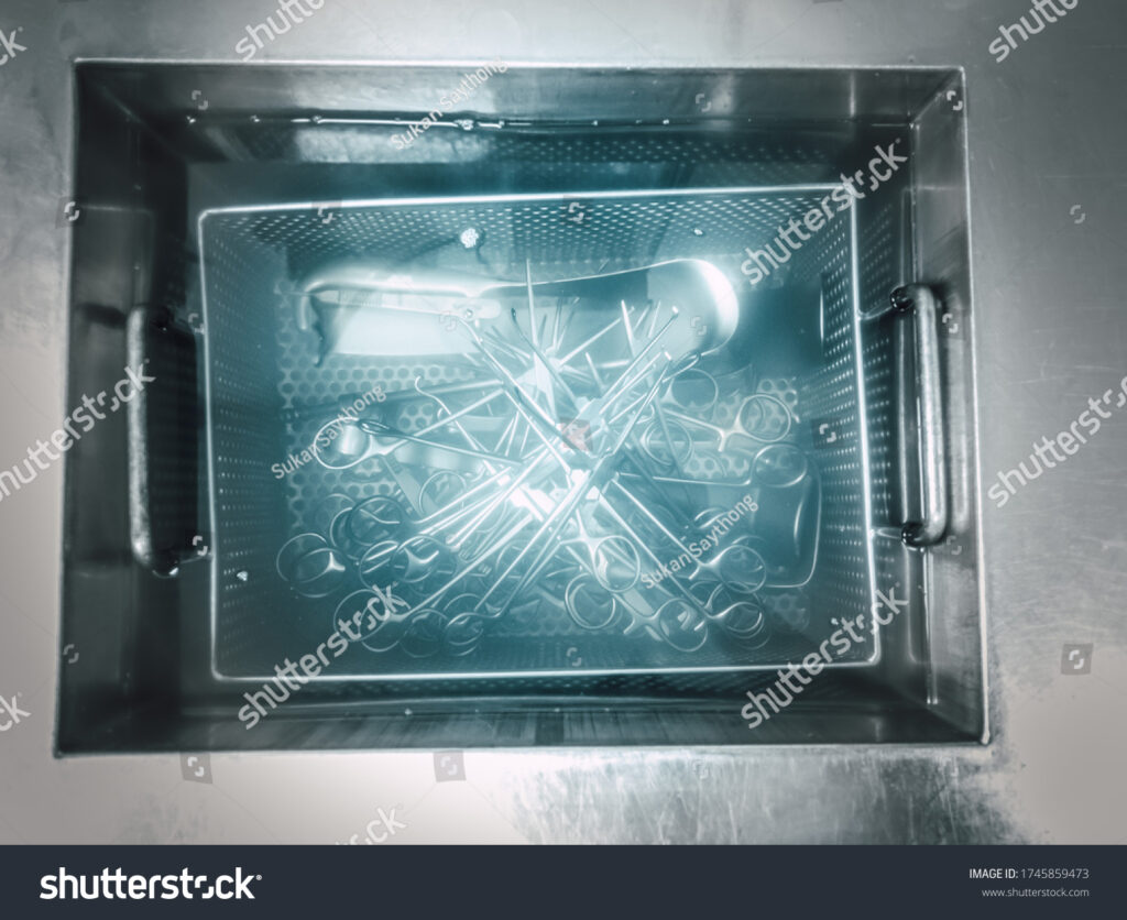 stockphotomedicaldevicecleaningwithultrasoniccleaningafteruse